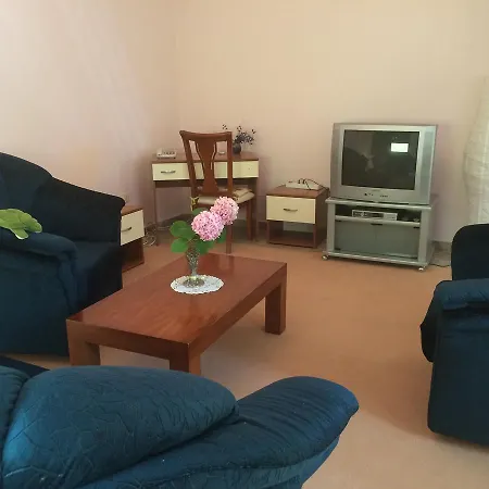 Friends House ティラナ