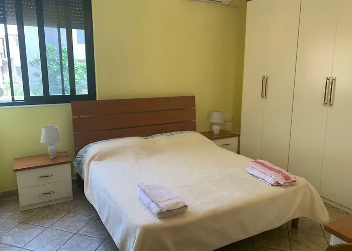 Alojamento de Acomodação e Pequeno-almoço Friends House Tirana