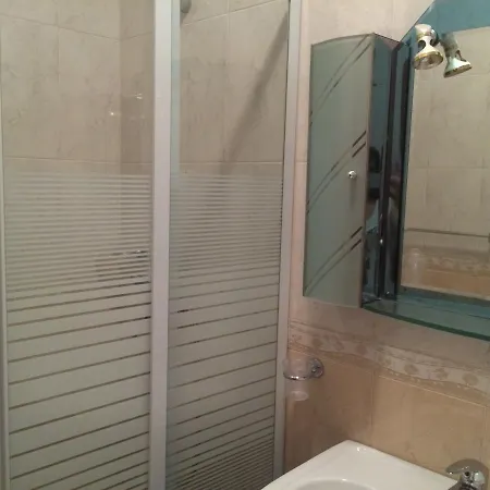 Alojamento de Acomodação e Pequeno-almoço Friends House 3*