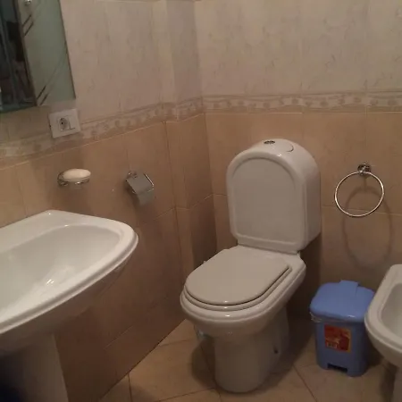 Friends House 3*